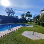 Junto Puerto Banus Playa Piscinas Y Wifi Lägenhet